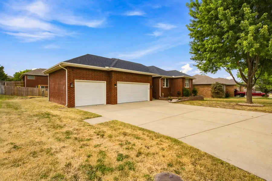 208 Miller Way, Monett, MO 65708 - #3