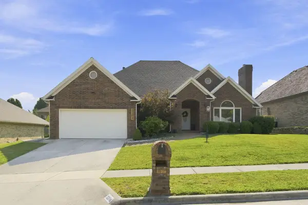 3214 S Oak Avenue, Springfield, MO 65804