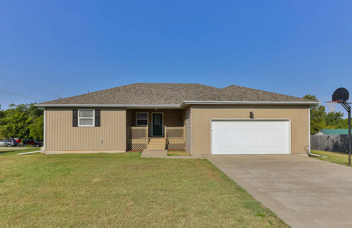 511 N Russell Avenue, Bolivar, MO 65613 - #1