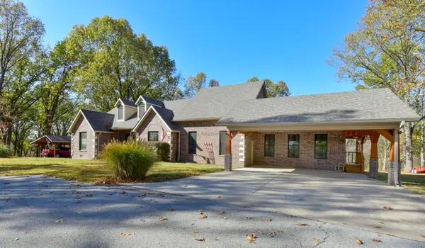 1408 Nottingham Drive, Cassville, MO 65625