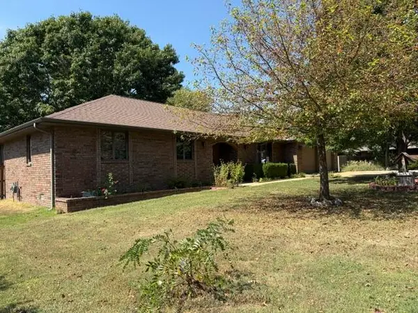 1503 Woodland Circle, Mountain Grove, MO 65711