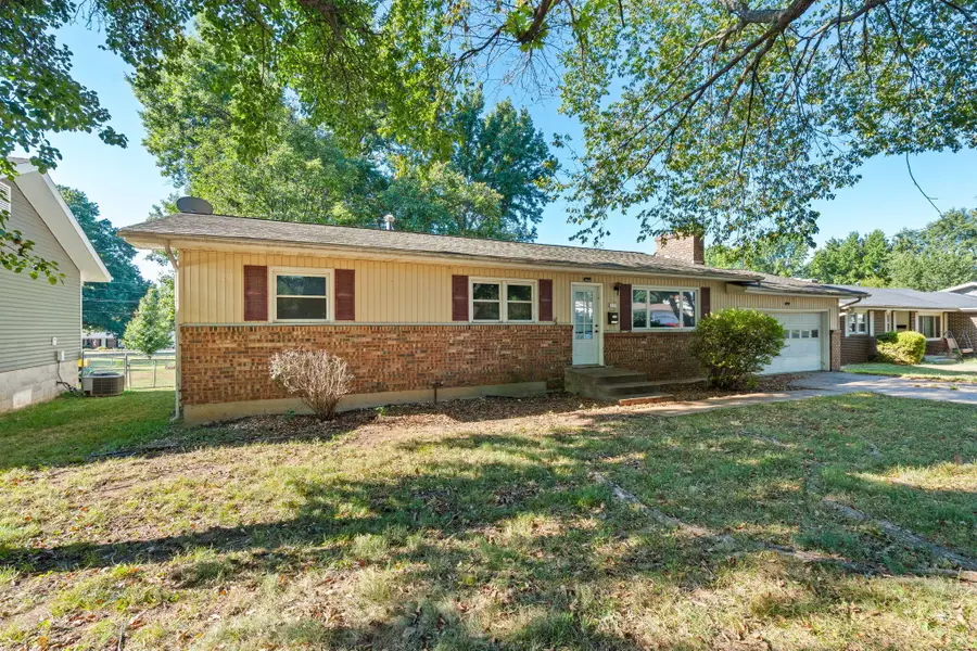 3138 W Crestview Street, Springfield, MO 65807 - #2
