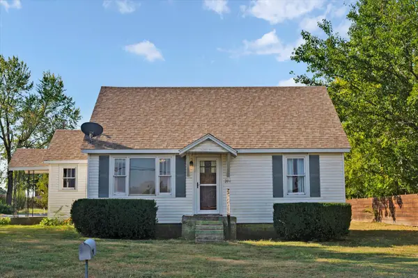 204 E Oak Street, Stockton, MO 65785