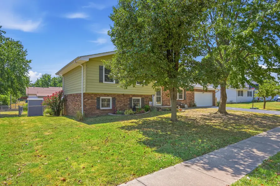 1028 Southern Hills Avenue, Carthage, MO 64836 - #2