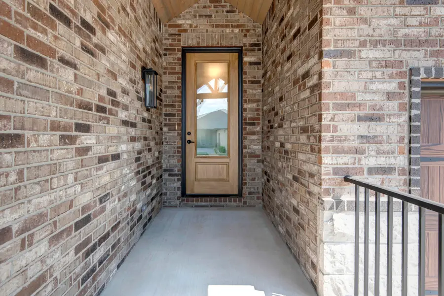 6002 S Kings Avenue, Springfield, MO 65810 - #3