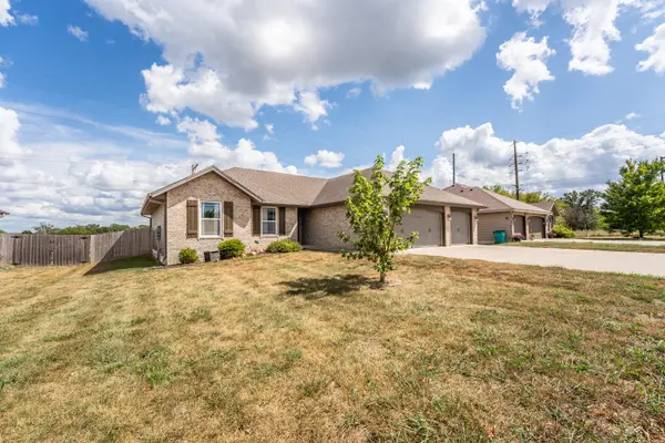 612 N Lincoln Avenue, Republic, MO 65738