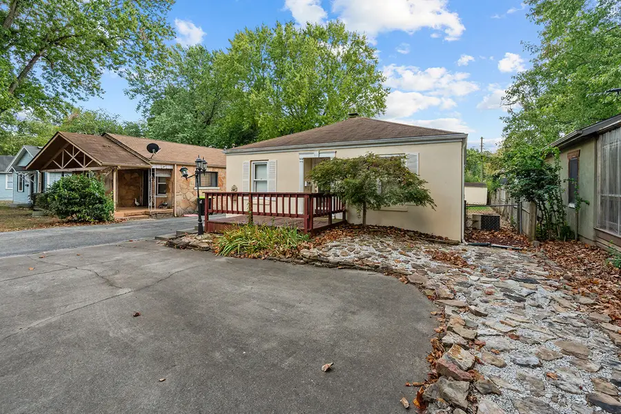 504 E Cozy Street, Springfield, MO 65807 - #2