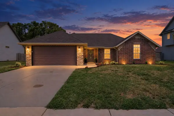 1103 E Cobblestone Drive, Ozark, MO 65721