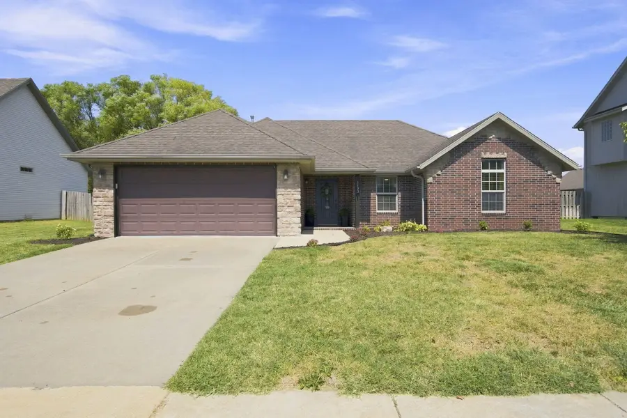 1103 E Cobblestone Drive, Ozark, MO 65721 - #2