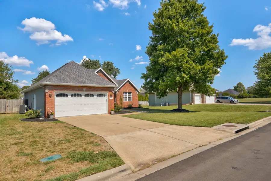 343 E Grace Street, Republic, MO 65738 - #3