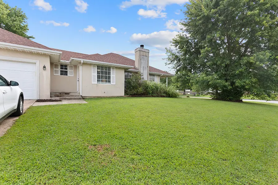 705 S Whippoorwill Drive, Strafford, MO 65757 - #2