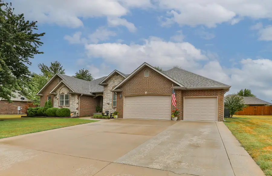 1441 S Charles Place, Bolivar, MO 65613 - #2