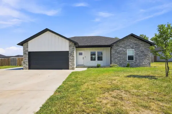 912 Dishman Circle, Rogersville, MO 65742