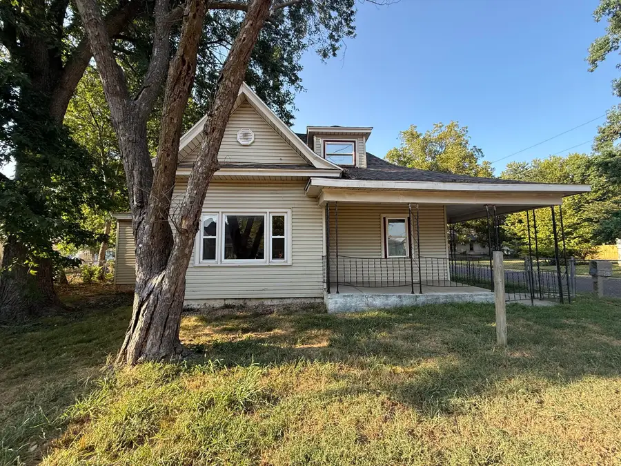 1701 W Chestnut Street, Springfield, MO 65802 - #2