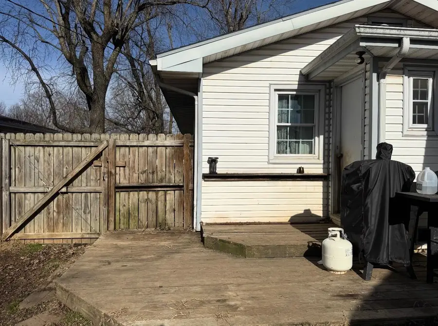 438 E Madison Street, Marshfield, MO 65706 - #3