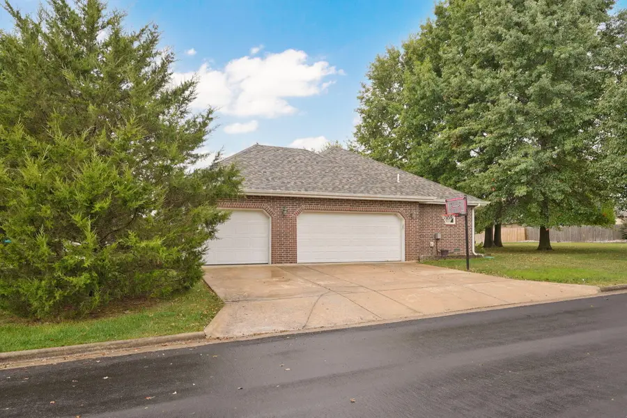 515 N Ellen Street, Nixa, MO 65714 - #2