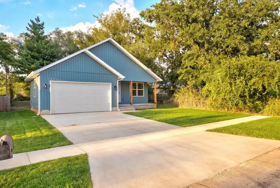3307 W Lombard Street, Springfield, MO 65802 - #3