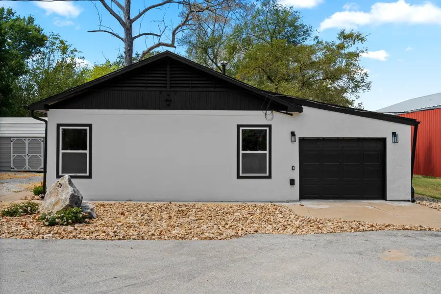 221 N Hickory Street, Forsyth, MO 65653 - #3