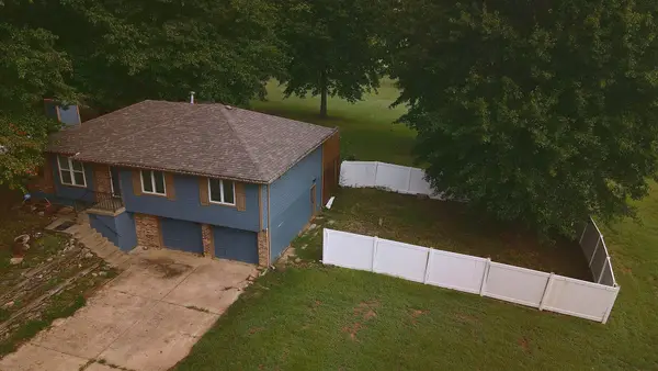 32910 E Oak Hill School Road, Oak Grove, MO 64075