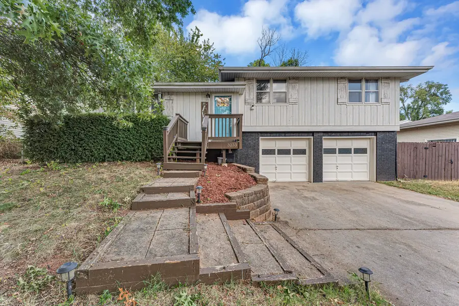 3233 W Glenwood Street, Springfield, MO 65807 - #3