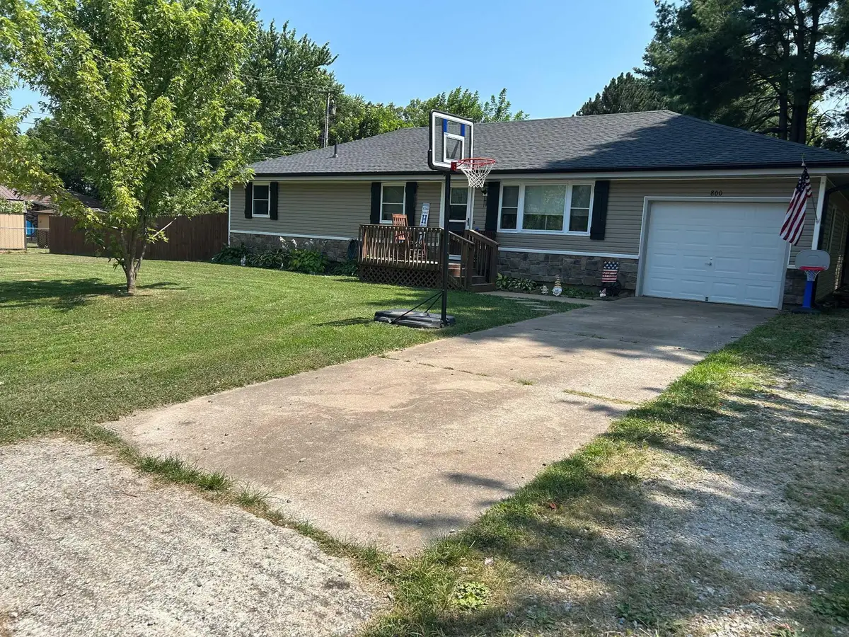 800 E Pearl Street, Aurora, MO 65605 - #1