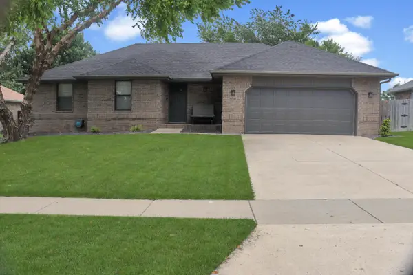 3525 W Village Terrace, Springfield, MO 65810