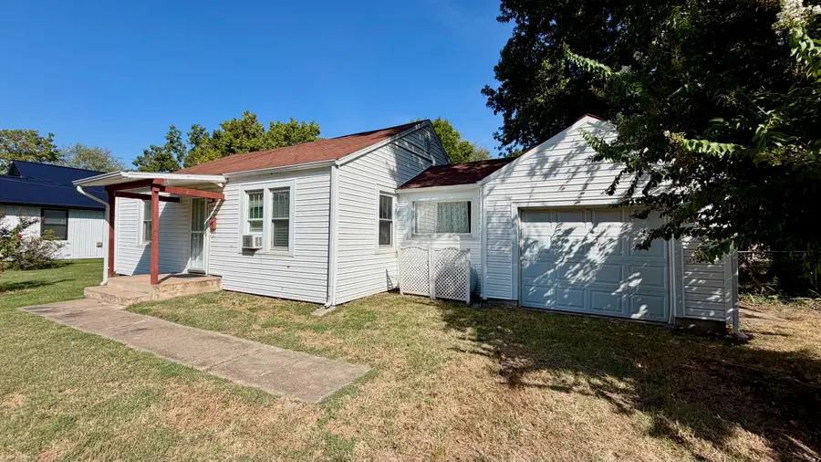 323 E Summit Street, Bolivar, MO 65613 - #3