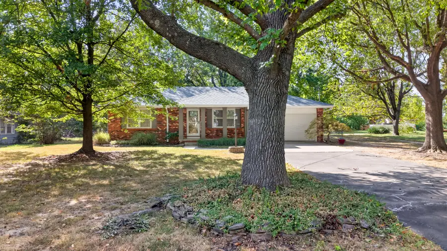 2829 N Oakland Avenue, Springfield, MO 65803 - #2