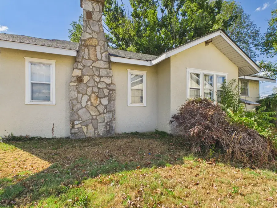 824 W Main Street, Cabool, MO 65689 - #3