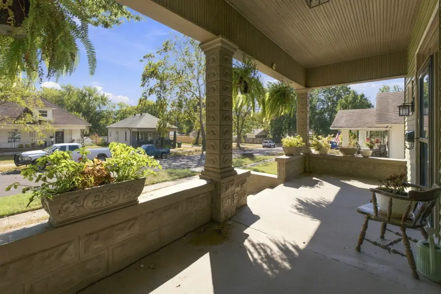 610 N Lincoln Avenue, Monett, MO 65708 - #3