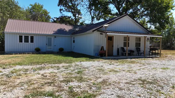 279 Castlegate Drive, Seymour, MO 65746