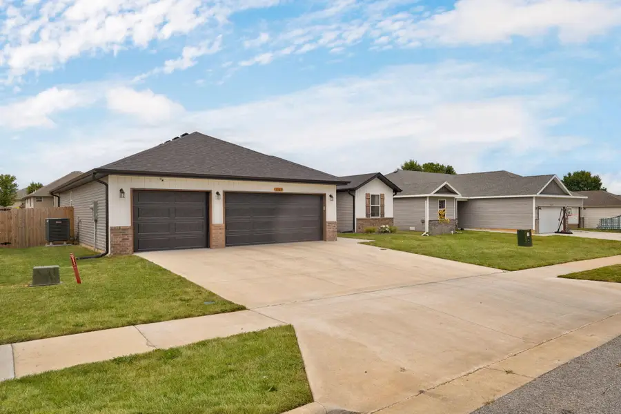 3363 W Mccanse Street, Springfield, MO 65803 - #3