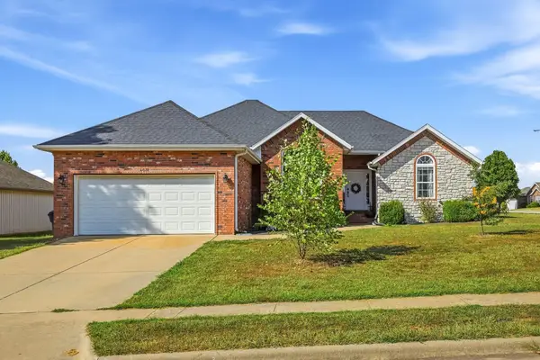 4631 W Bull Run Battle Street, Battlefield, MO 65619