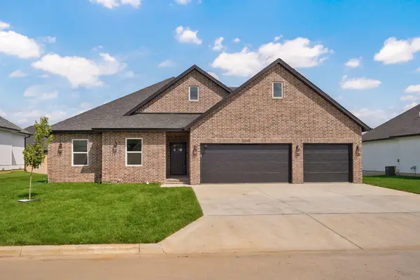 3045 E Heritage Street, Republic, MO 65738