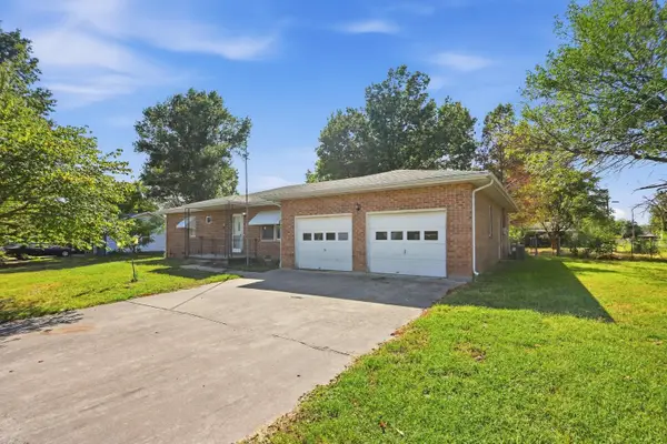 1200 Clinton Street, Golden City, MO 64748