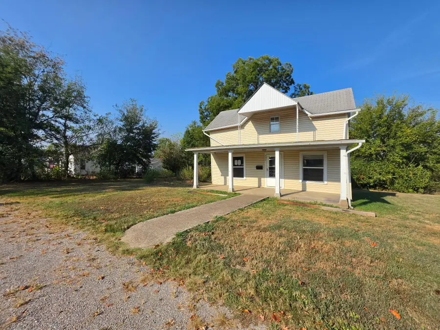 406 N Garfield Street, Willow Springs, MO 65793 - #2
