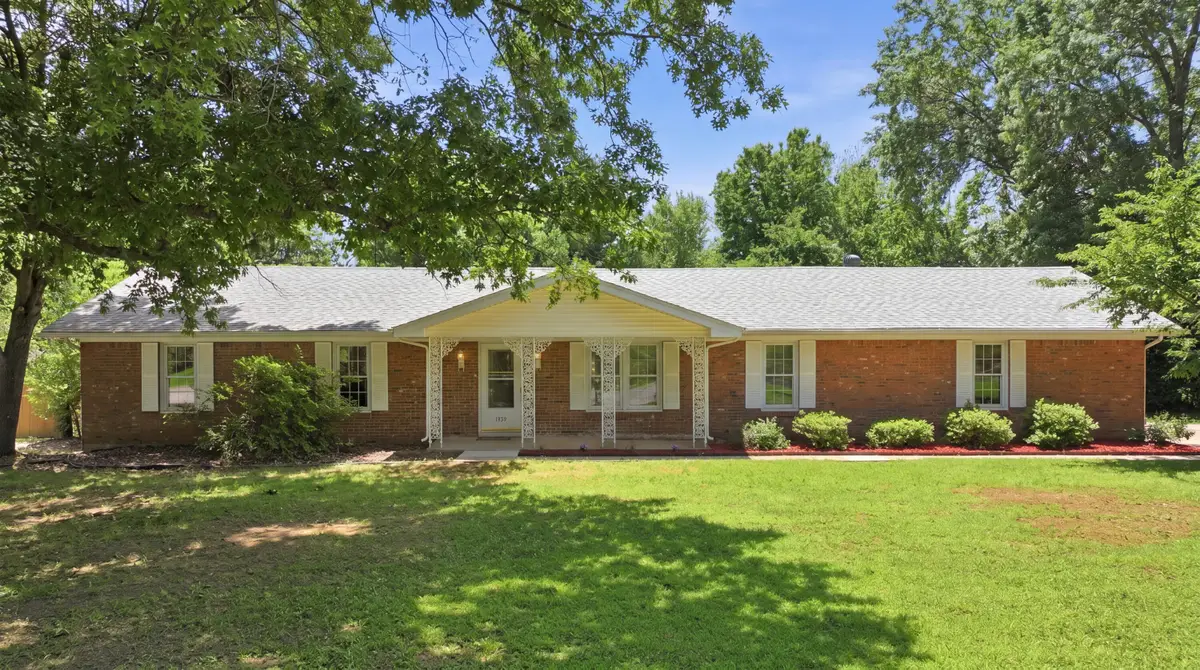 1666 E Richmond Street, Springfield, MO 65804 - #1