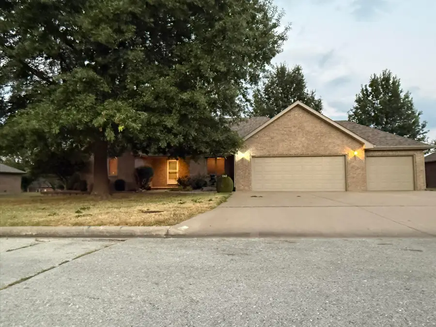 1360 S Meadow Lane, Bolivar, MO 65613 - #3