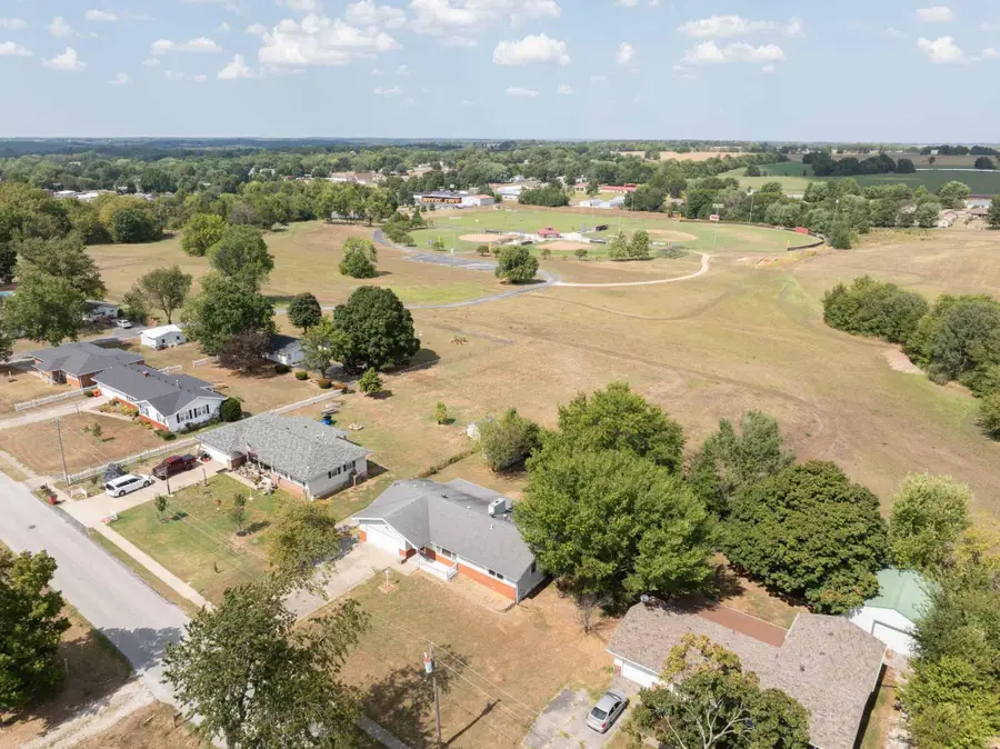 906 E Prairie Lane, Ash Grove, MO 65604 - #3