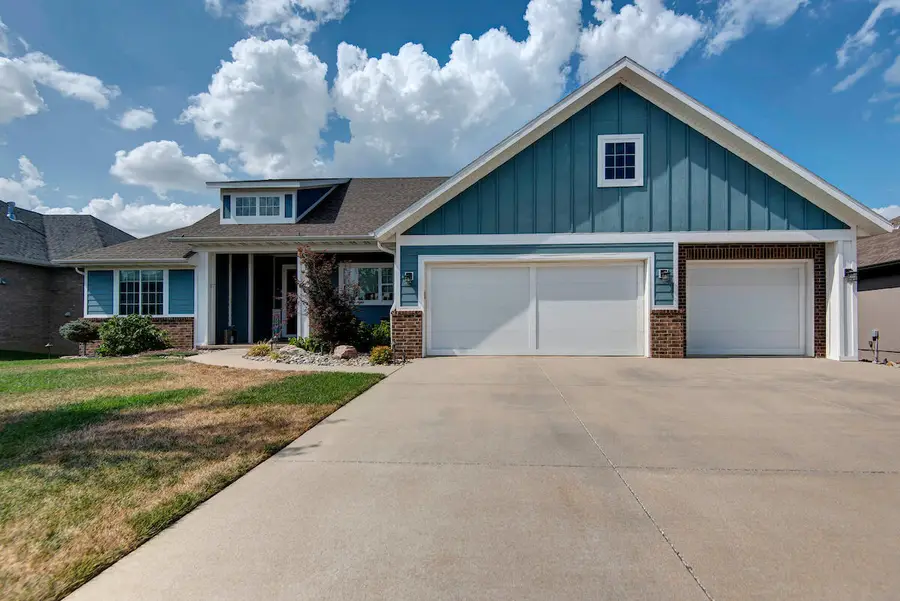 707 N Fox Hill Circle, Nixa, MO 65714 - #2