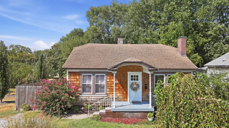953 S Weaver Avenue, Springfield, MO 65806 - #2