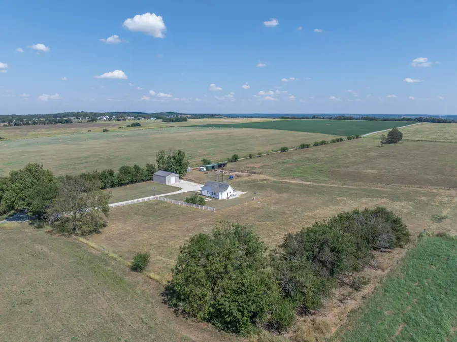 1584 E 517th Road, Brighton, MO 65617 - #2