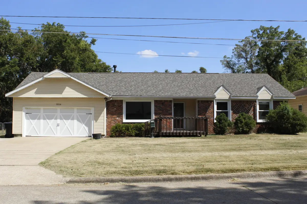 1054 S Peach Tree Avenue, Springfield, MO 65804 - #1
