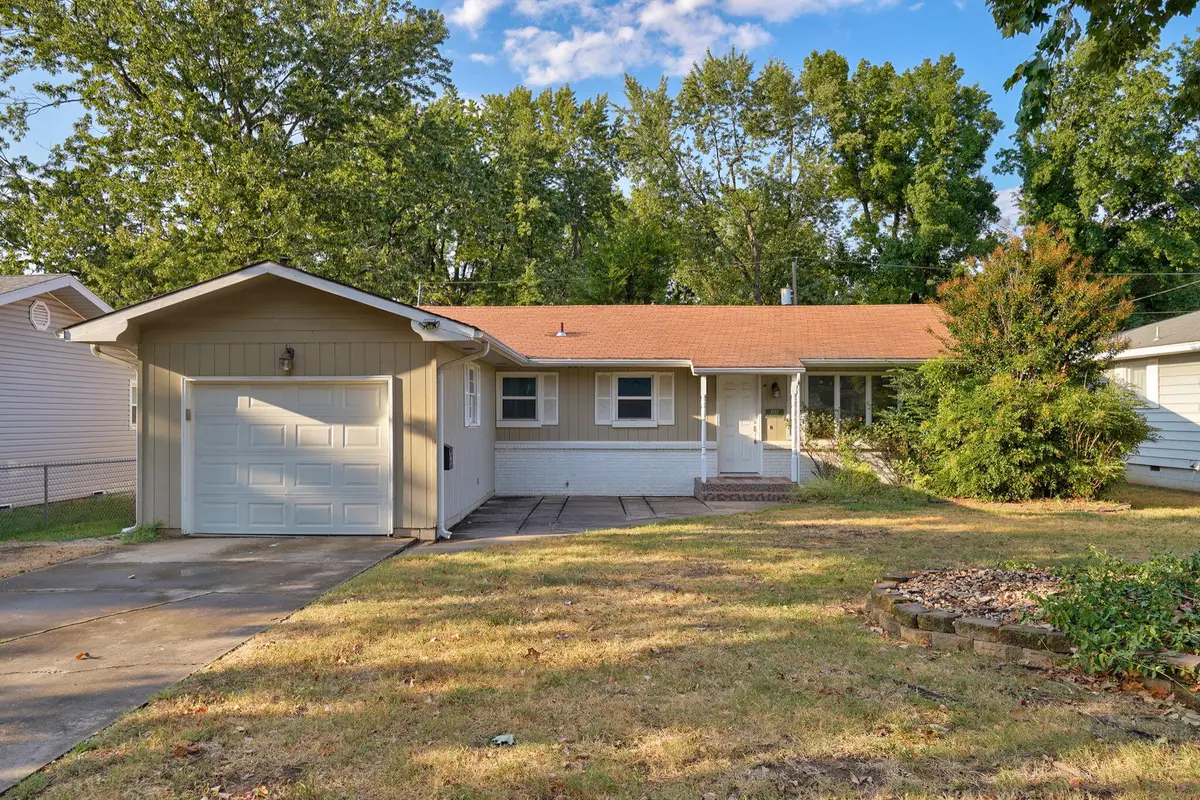 1533 E Broadmoor Street, Springfield, MO 65804 - #1