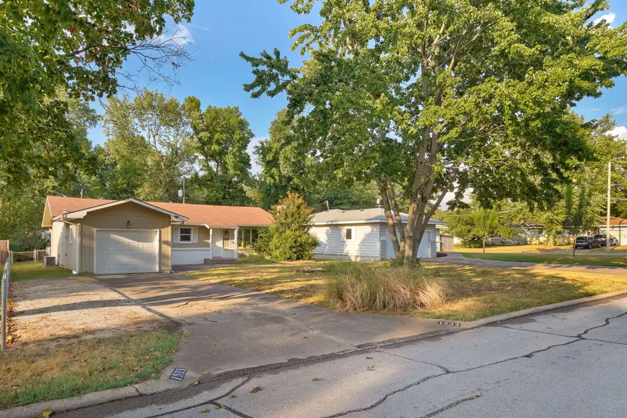1533 E Broadmoor Street, Springfield, MO 65804 - #2
