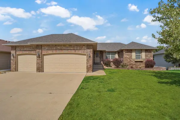 1140 S Erika Avenue, Springfield, MO 65802
