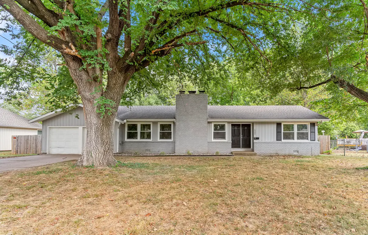 1904 S Glencrest Avenue, Springfield, MO 65804 - #1