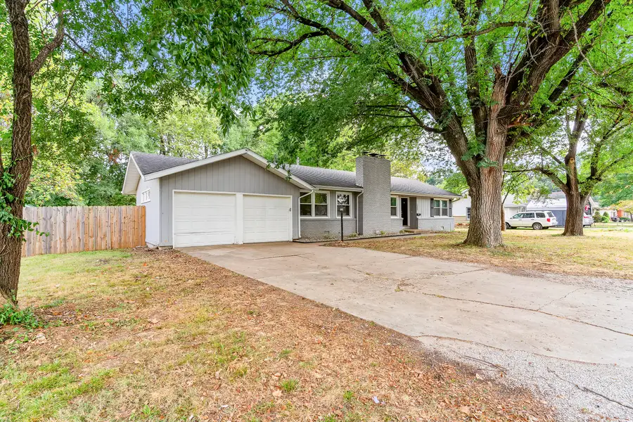 1904 S Glencrest Avenue, Springfield, MO 65804 - #2