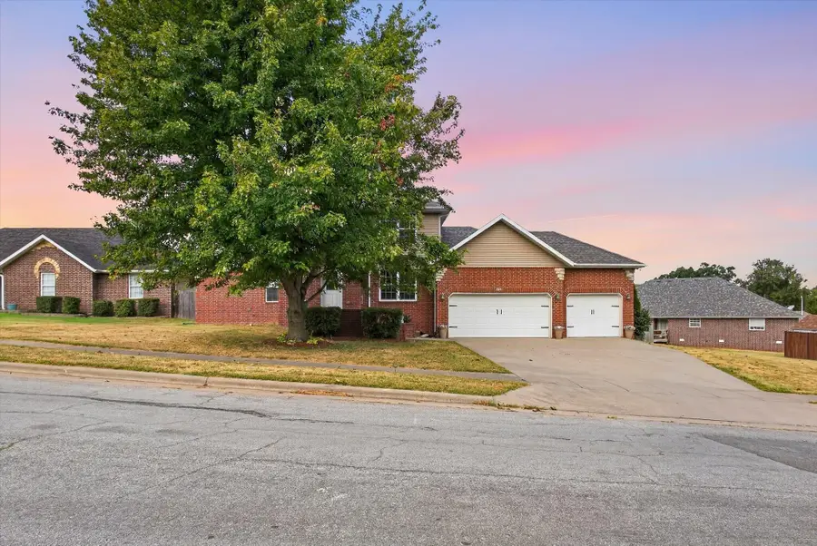 3291 N Eakins Avenue, Springfield, MO 65803 - #2