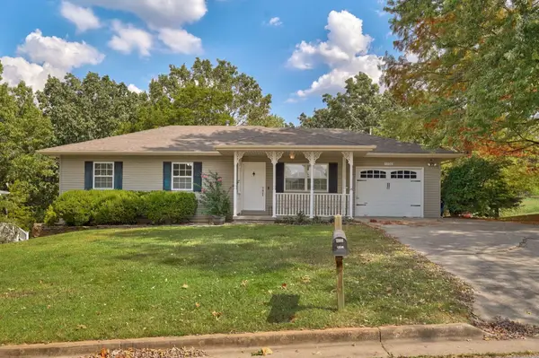 1208 S 17th Avenue, Ozark, MO 65721